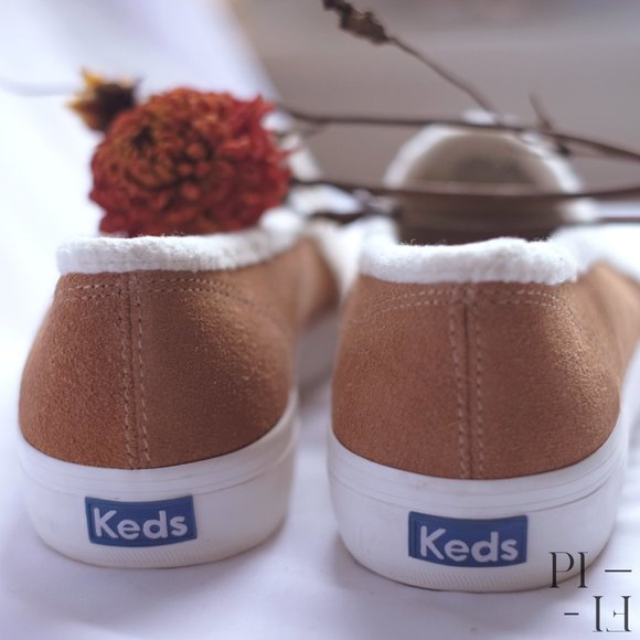 Keds tan suede shoes with cream sherpa inside - Picture 2 of 6